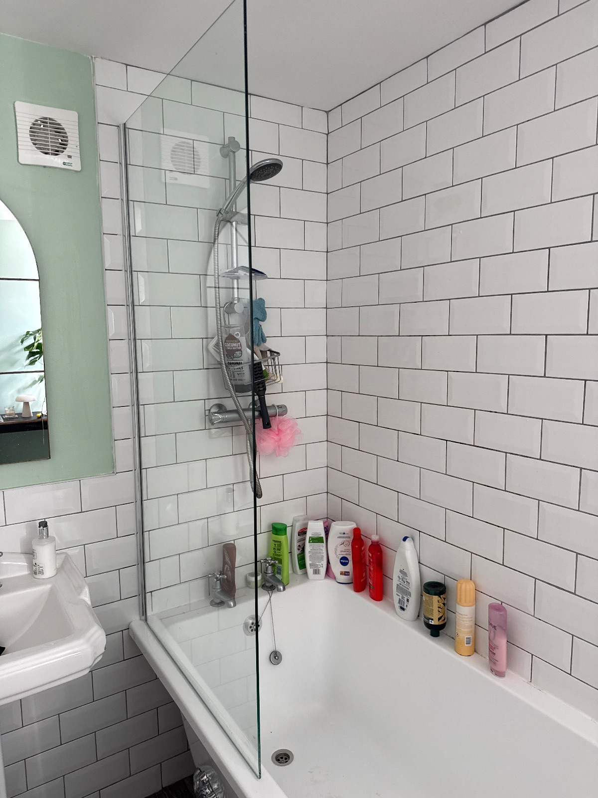 Shower screen faulty causing a leak, emergency plumber attended and resolved issue. near Trevor Terrace, North Shields — PK Plumbing