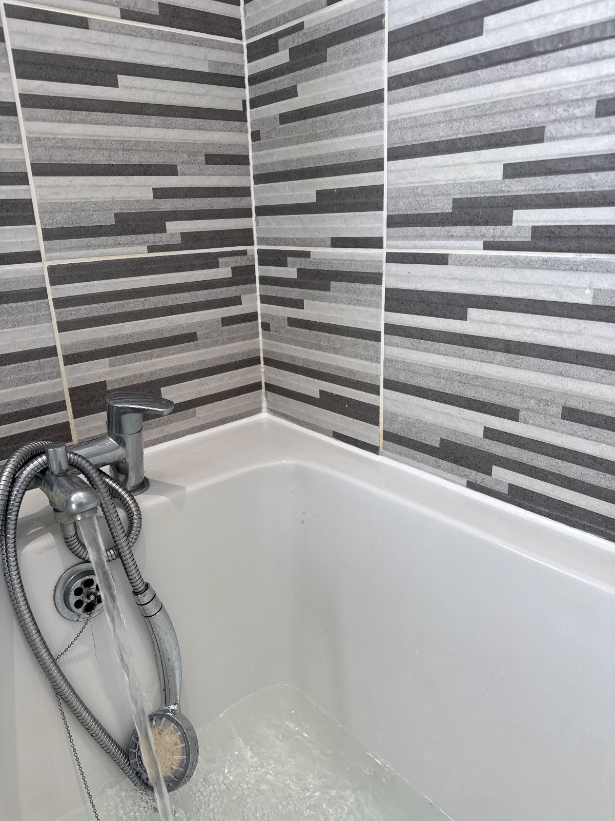 Replace faulty taps and re seal bath area. near Hartley Gardens, Durham — PK Plumbing