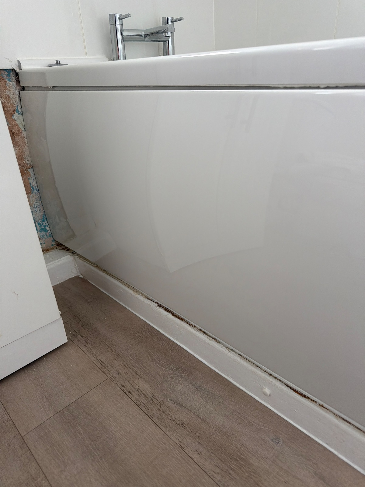 Screen on bath is broken, we will re attend an replace near woodburn drive, woodburn drive — PK Plumbing